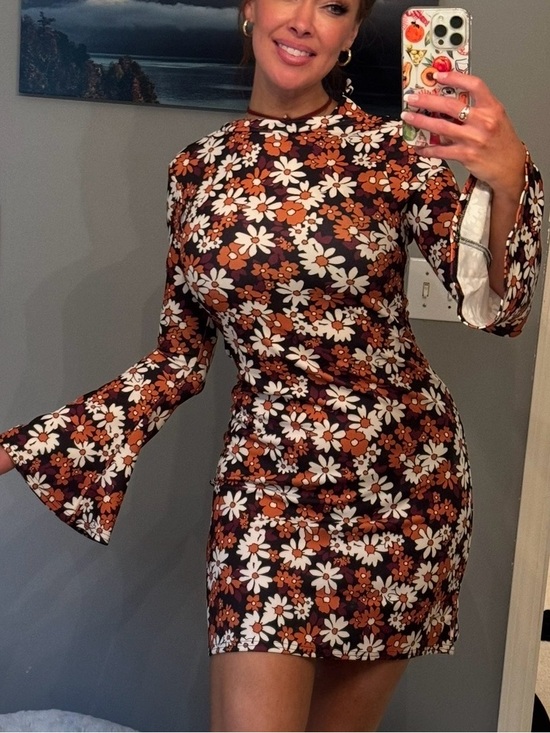 Top Vintage Dresses & Skirts - Mod Retro 70s Floral Bell-Sleeve Mini Dress